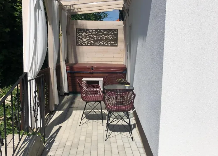 Varosi Menedek